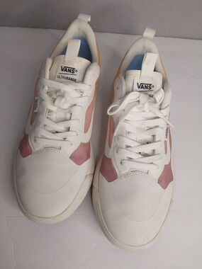 Vans UltraRange 9szWhite Sneakers with Pink Accent